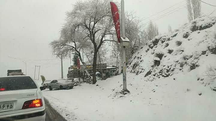 برف و باران راه دسترسی بم به دارزین در کرمان را بست