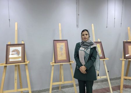 گفتگویی با الهه اقبالی‌زاده، هنرمند نگارگر و طراح گل و مرغ اهل بم