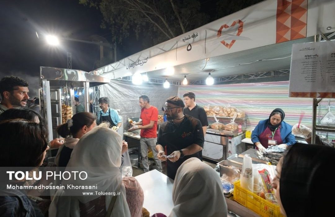 گزارش تصویری از نهمین بازارچه مهربانی کرمان موتور در منطقه ویژه اقتصادی ارگ جدید بم