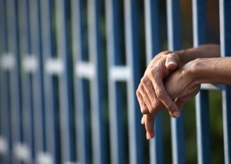 اهدای ۲۰۰ بسته کمک معیشتی به خانواده‌های زندانیان نیازمند در بم