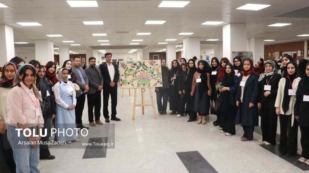 تصاویری از افتتاحیه نمایشگاه گروهی هنرهای تجسمی شوق آفرینش در بم